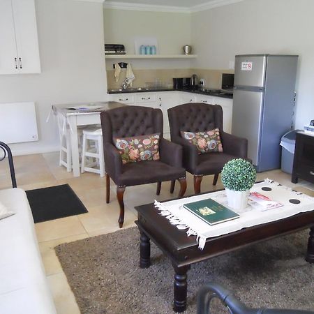 Bella Vista Self Catering Guest House คลาเรนส์ ภายนอก รูปภาพ
