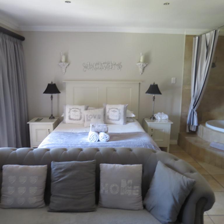 Bella Vista Self Catering Guest House คลาเรนส์ ภายนอก รูปภาพ