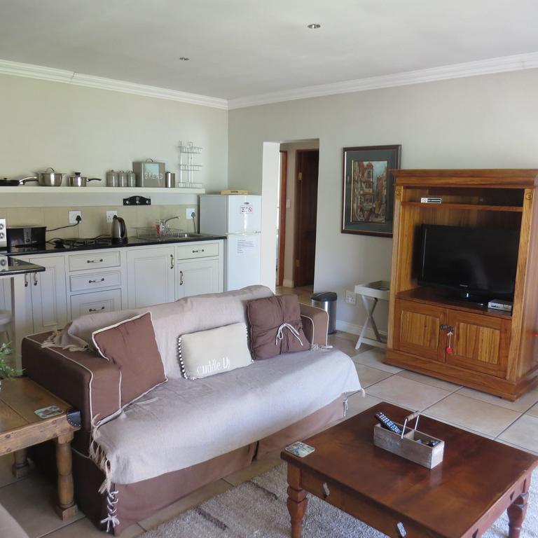 Bella Vista Self Catering Guest House คลาเรนส์ ภายนอก รูปภาพ