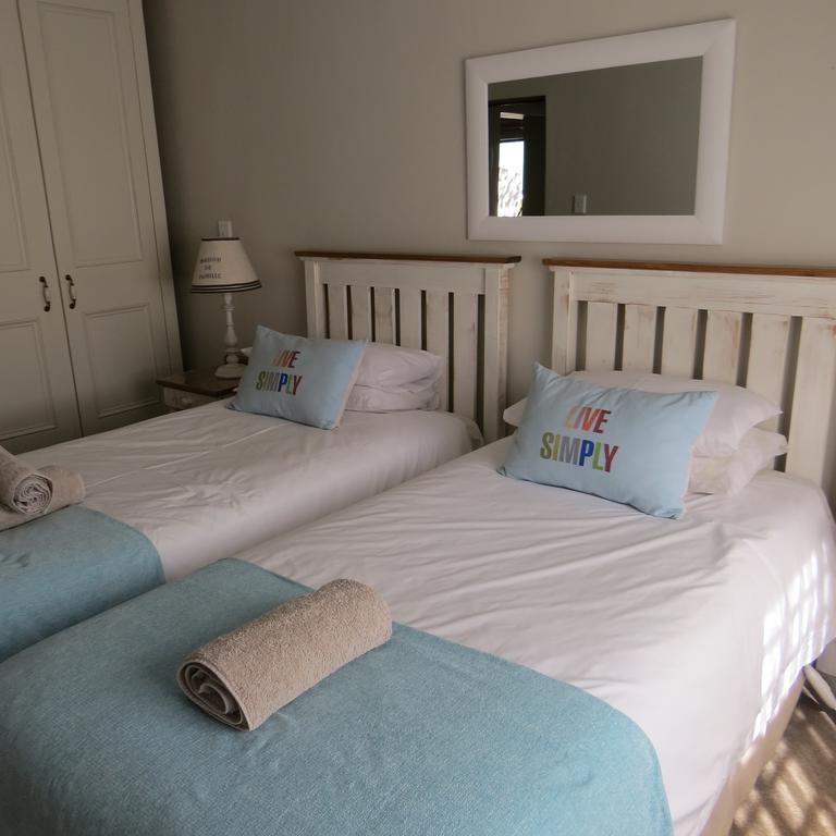 Bella Vista Self Catering Guest House คลาเรนส์ ภายนอก รูปภาพ