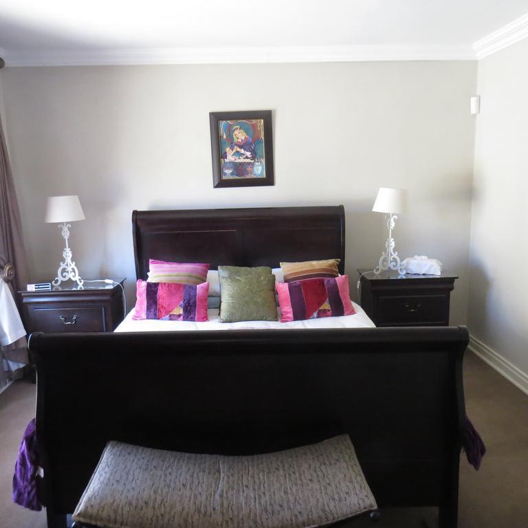 Bella Vista Self Catering Guest House คลาเรนส์ ภายนอก รูปภาพ
