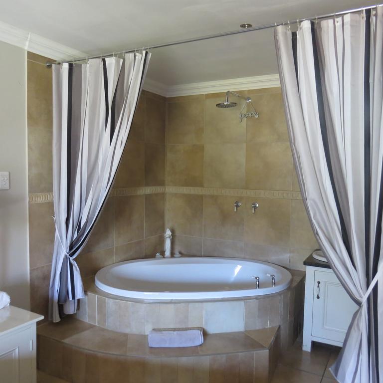 Bella Vista Self Catering Guest House คลาเรนส์ ภายนอก รูปภาพ