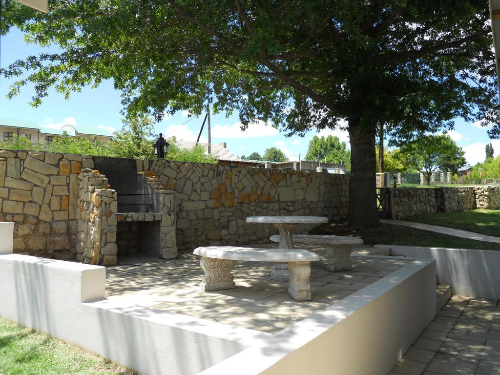 Bella Vista Self Catering Guest House คลาเรนส์ ภายนอก รูปภาพ