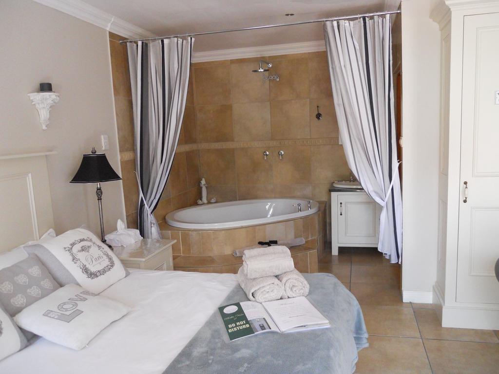 Bella Vista Self Catering Guest House คลาเรนส์ ภายนอก รูปภาพ