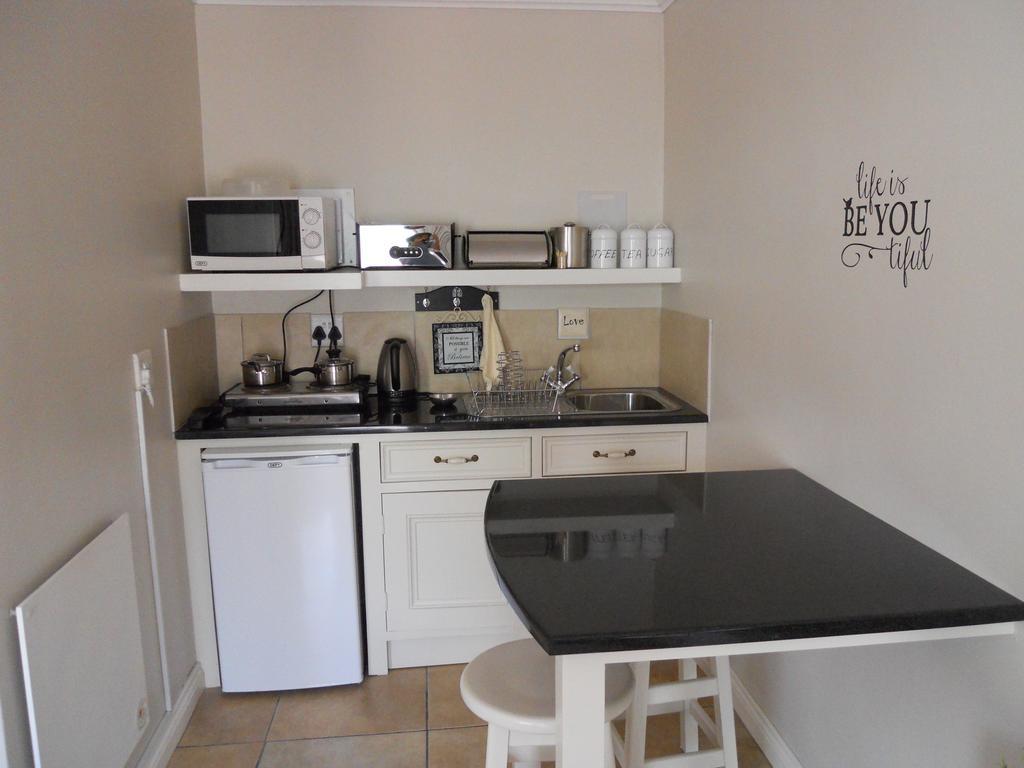 Bella Vista Self Catering Guest House คลาเรนส์ ภายนอก รูปภาพ